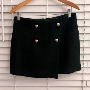 Mango beautiful mini skirt, Size M,amazing buttons